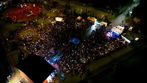 Koncert zespołu BOYS na Dożynkach Gminnych w Małdytach przyciągnął tłumy