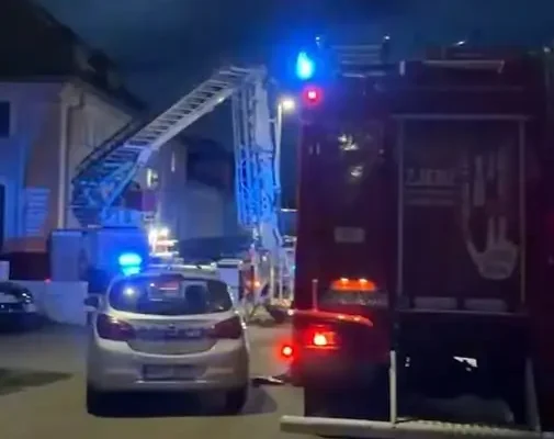 Dramatyczna akcja strażaków w Ostródzie: dziecko na parapecie II piętra