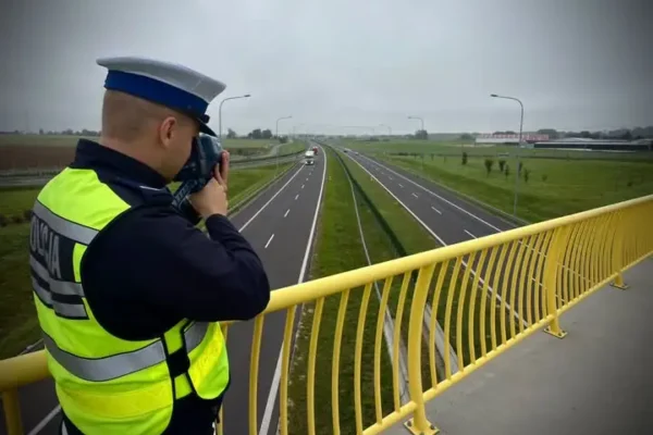 Wspólne kontrole na trasie S7: Policja, ITD i Straż Rybacka dbają o bezpieczeństwo