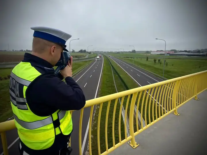 Wspólne kontrole na trasie S7: Policja, ITD i Straż Rybacka dbają o bezpieczeństwo