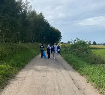 Sprzątanie Świata na Mazurach – uczniowie połączyli ekologię z wiedzą o regionie