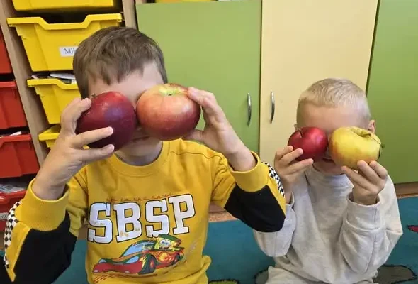 Światowy Dzień Jabłka w klasie Ic – edukacyjna przygoda pełna smaków i odkryć