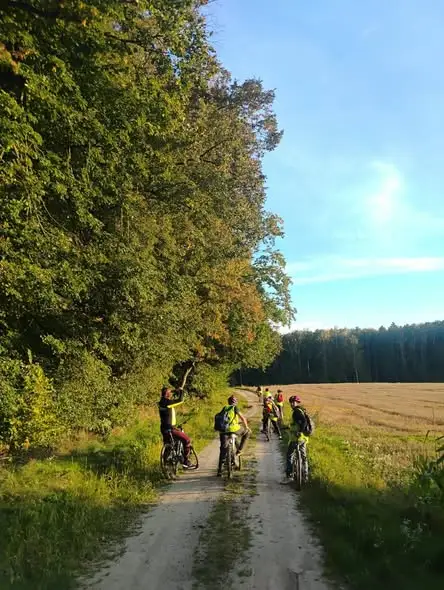 Rowerowa wyprawa uczniów z Milakowa – edukacja w terenie i bezpieczeństwo na pierwszym miejscu