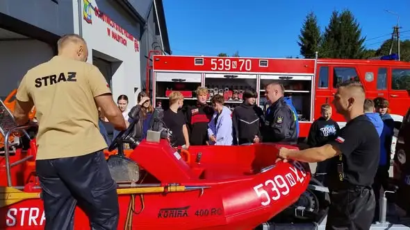 Uczniowie klasy 8 z Małdyt uczyli się pierwszej pomocy od strażaków OSP