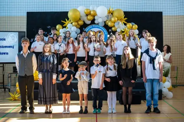 80 lat Szkoły Podstawowej im. Jana Pawła II w Miłakowie – jubileusz pełen wzruszeń