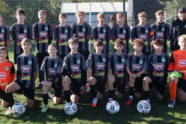 Rocznik 2013 z nowym kompletem strojów dzięki wsparciu sponsorów
