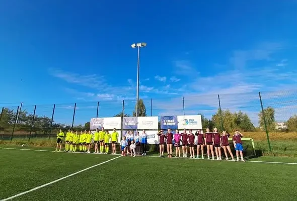Dziewczęta z klas 6 wygrywają regionalny turniej „Z Orlika na Stadion” i awansują do wojewódzkiego