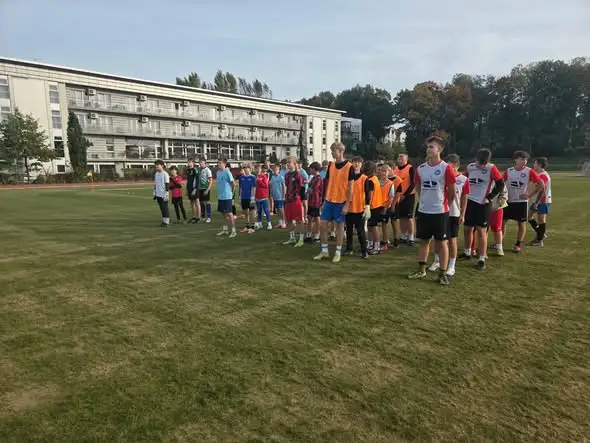 SP1 Ostróda wygrywa miejski turniej piłki nożnej i awansuje do powiatu