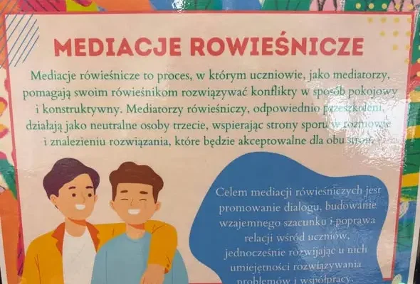 Międzynarodowy Tydzień Mediacji w szkole – tablica o mediacjach rówieśniczych