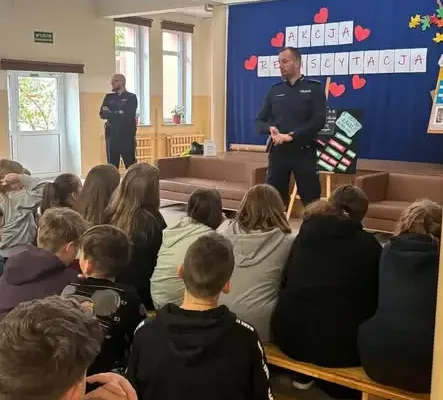 Policjanci z wizytą w szkole w Brzydowie – lekcja bezpieczeństwa