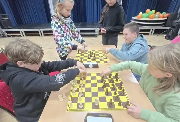 Szachowe czwartki w Miłomłynie – nowe twarze i kolejne spotkanie 29 października