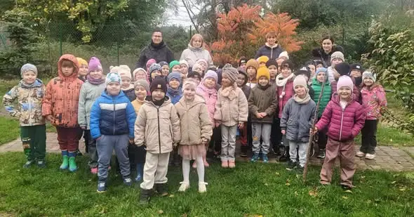 Przedszkolaki z grup „Misie” i „Sówki” odwiedziły schronisko w Łukcie