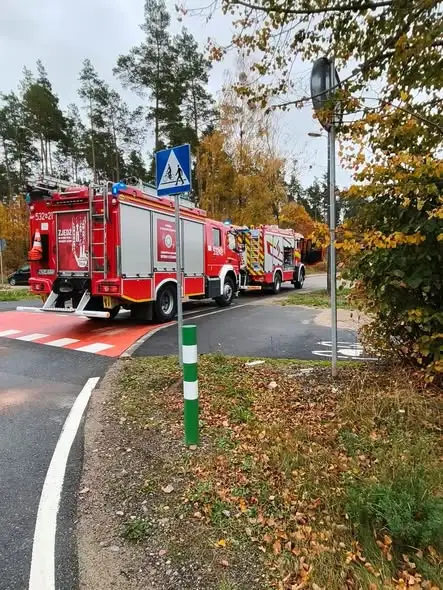 Rozlany olej na drodze wojewódzkiej 527 w Łukcie – interwencja służb
