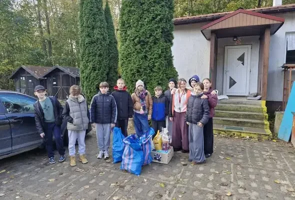 Uczniowie z Małdyt odwiedzili schronisko w Zbożne – finał zbiórki dla zwierząt