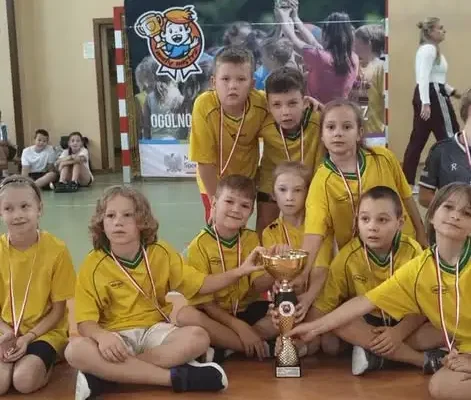 Mały Mistrz w SP1 Ostróda – sportowe emocje i radość rywalizacji