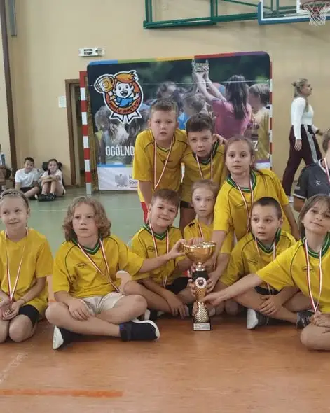 Mały Mistrz w SP1 Ostróda – sportowe emocje i radość rywalizacji